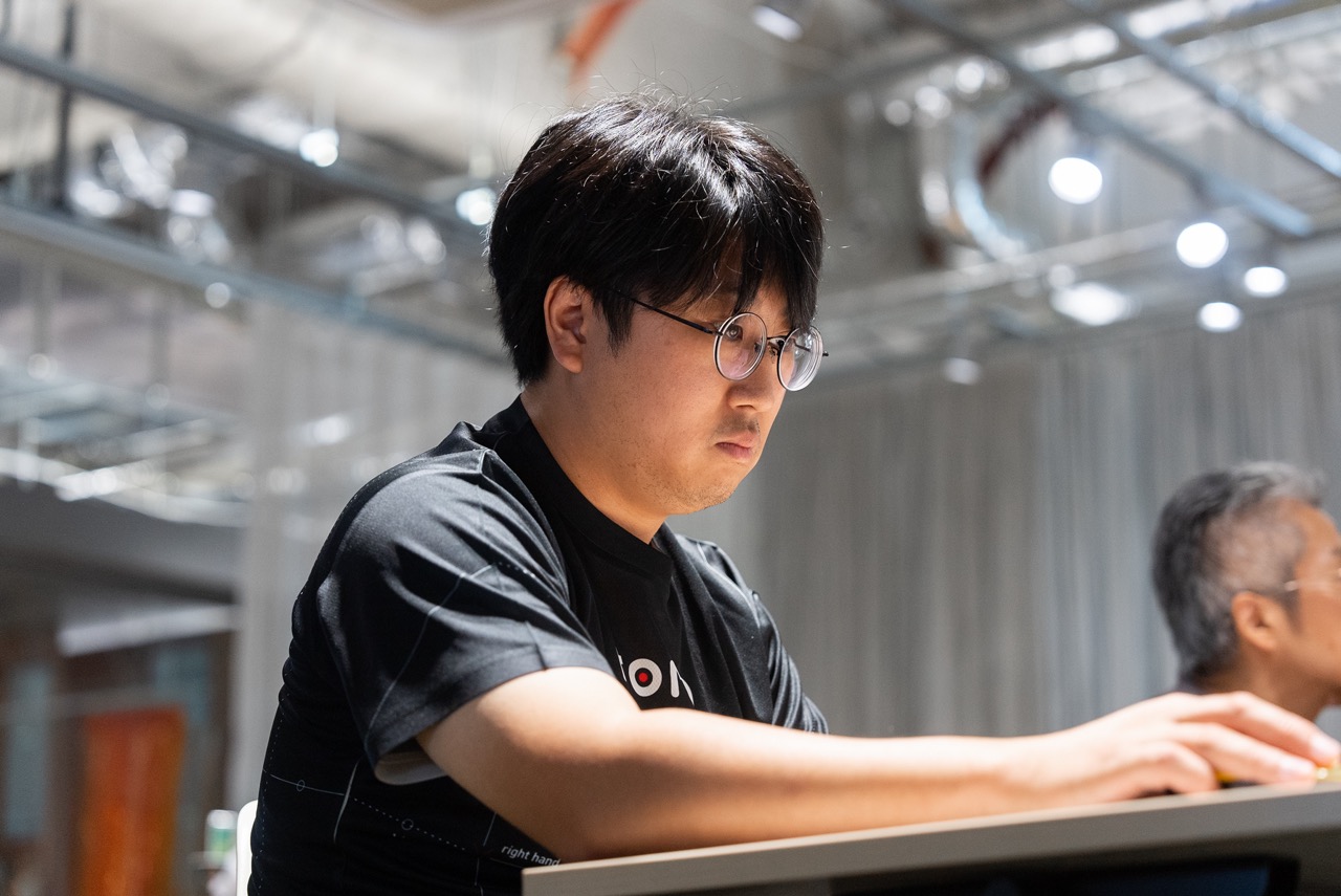 対談中の生駒氏と山岸氏